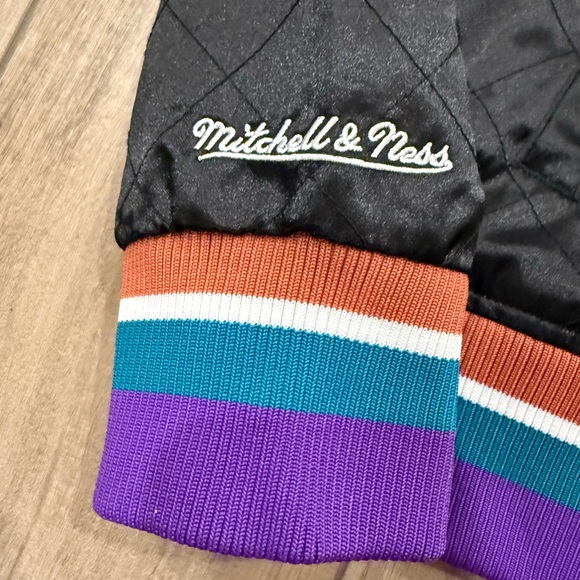 Mitchell & Ness Hardwood Classics NBA Utah Jazz Women’s Medium Bomber Jacket - Picture 5 of 7